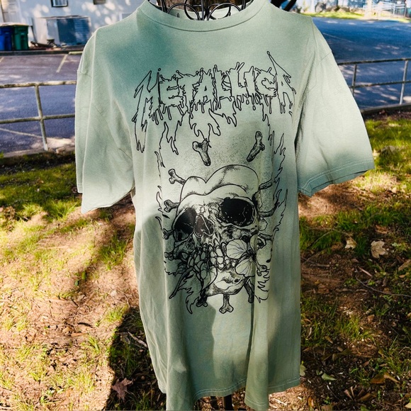Compare Metallica Skull Flower T-Shirt Size Large - Picture 1 of 7